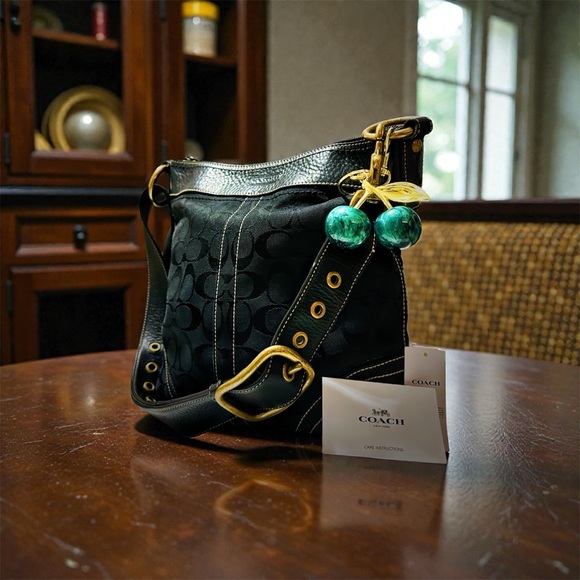 Vintage Coach soho shoulder Bag Black and Gold Women's handbag 2006 - Picture 2 of 16